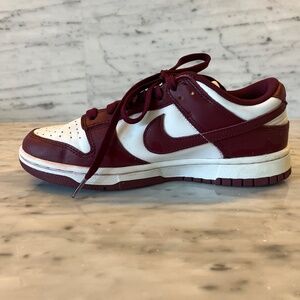 Womens Nike Dunk Burgundy size 7 1/2